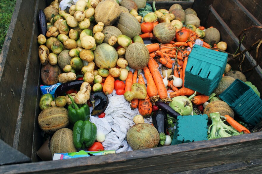 FoodW-farm-compost1.jpg