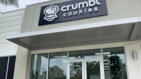 Crumbl cookies store in Naples.