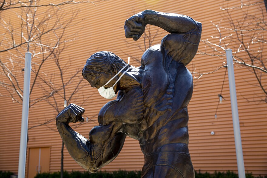 A statue of Arnold Schwarzenegger wears a face mask in downtown Columbus. [David Holm / WOSU]