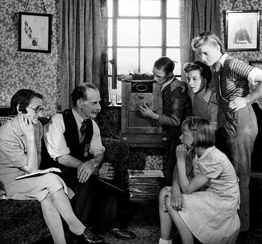 50s-radio-family