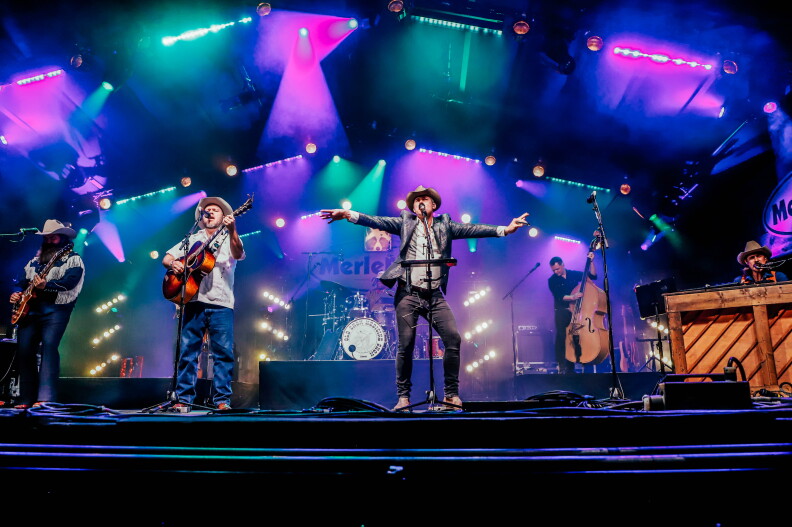 The Old Crow Medicine Show performs on stage. Left to Right: Mike Harris, Critter Fuqua, Dante’ Pope, Ketch Secor, Morgan Jahning, Cory Younts. Not Pictured: PJ George.