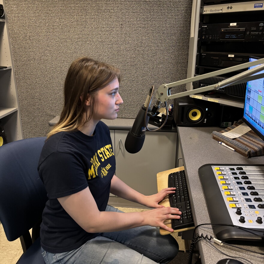 Murray State University alum Shelby Bloomer was named the Kentucky Broadcasters Association's 2026 College Radio News Reporter of the Year for her work produced at WKMS from May 2025 to April 2026.