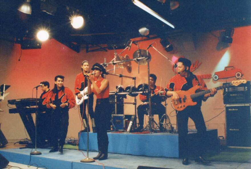 Selena y Los Dinos. (Courtesy of Netflix)