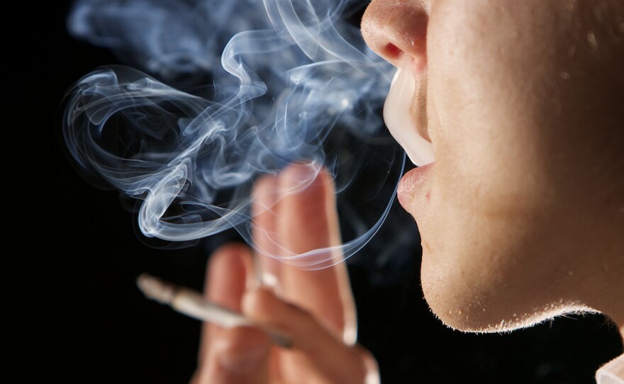 my neighbors smoke cigarettes neighbor's tobacco drifts into my apartment/condo. How do I protect myself? ASH > Action on Smoking & Health How do we stop fuming