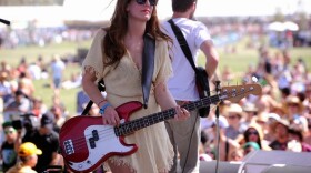 Extraordinaire Jen Turner performing at a music festival.