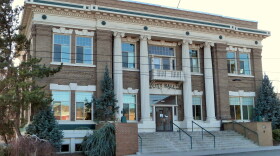  Klamath Falls City Hall building. 