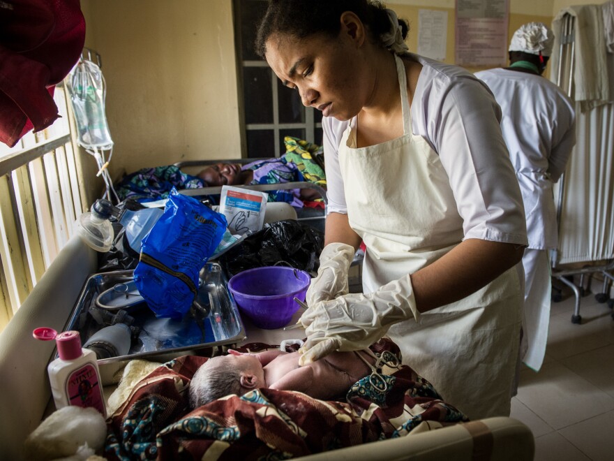 A newborn is attended to just after delivery in a Nigerian hospital. In 2015, 34 Nigerian newborns out of every 1,000 died before they were 28 days old.