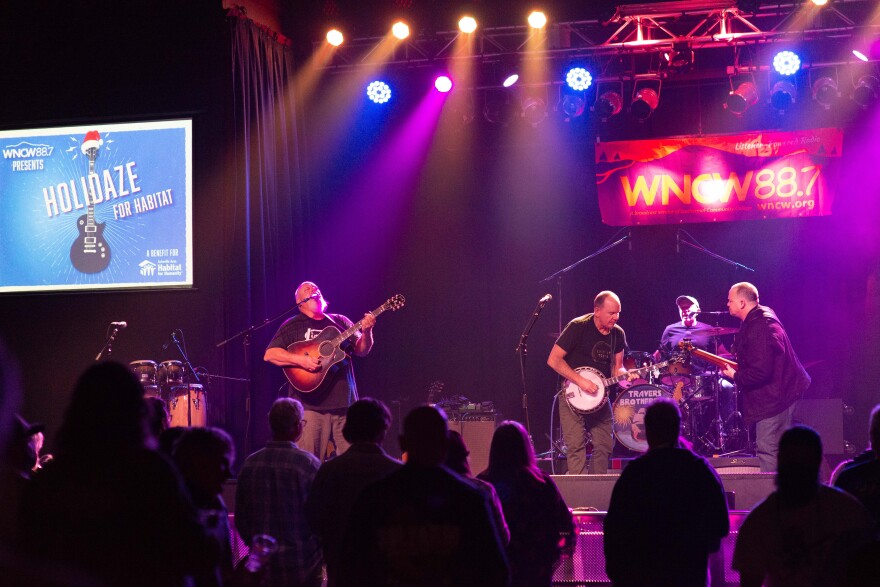 Acoustic Syndicate performing at WNCW's Holidaze for Habitat December 10, 2021