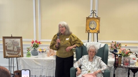 Pat ‘O Neal (right) and her daughter Jan Deer