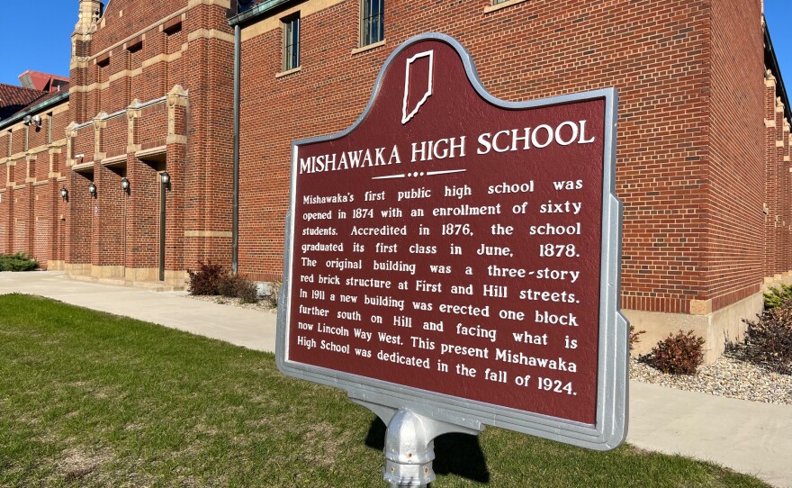 An Indiana historical plaque posted in front of Mishawaka High School.
