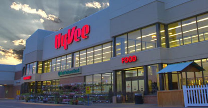 Hy-Vee_storefront-evening.png