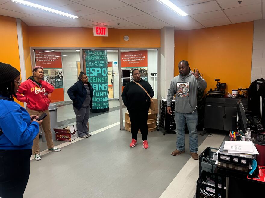 Joey Thomas talking with volunteer leaders