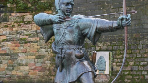 Robin Hood statue outside of Nottingham Castle