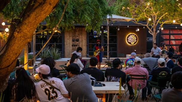 Musicians play at Uncommons.