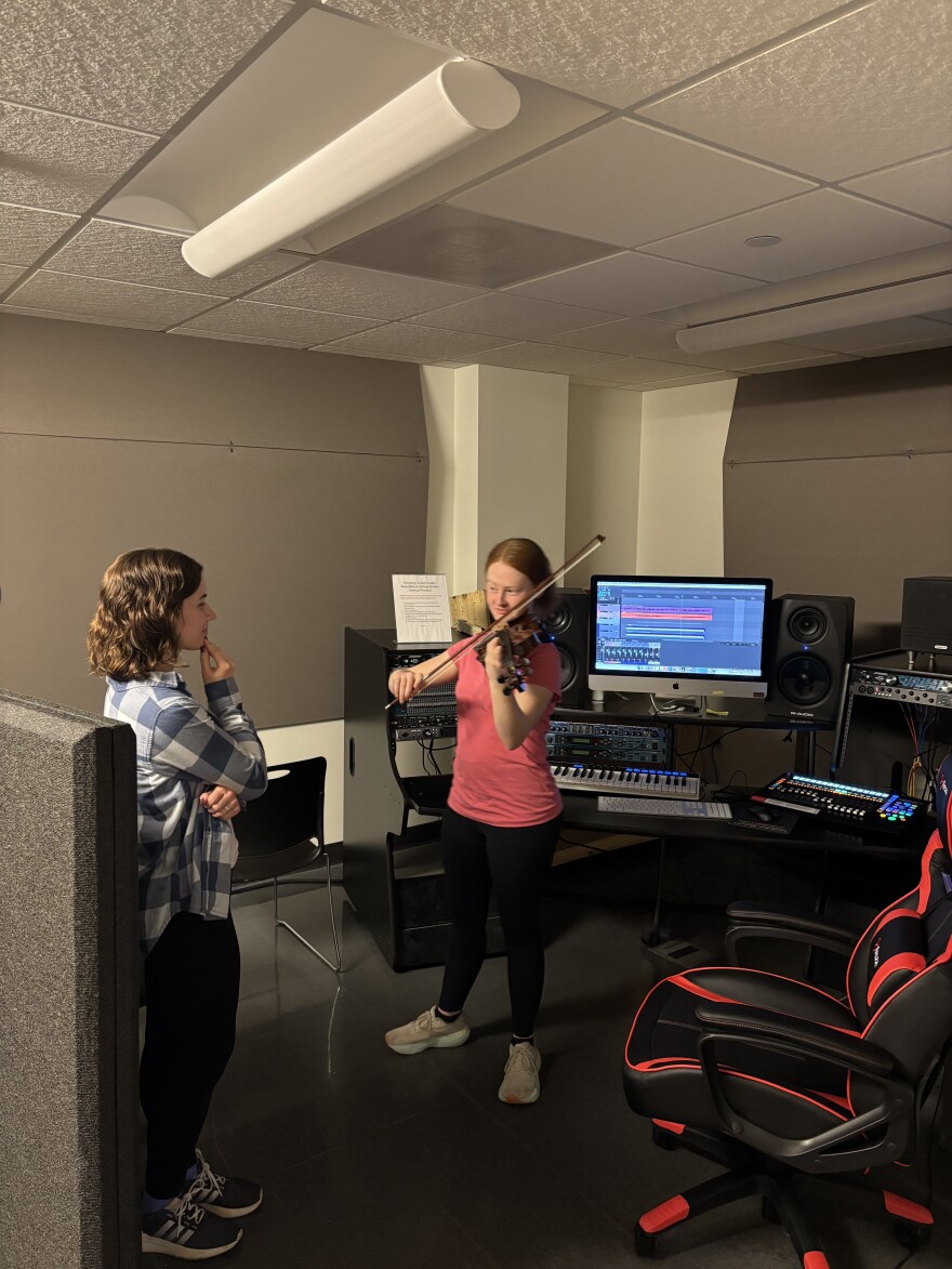 Cadrion Hutsell working in River Campus Recording Stuido on her EP (Extended Playlist)