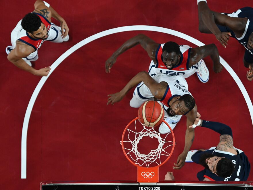 USA's Kevin Durant (C) looks at the basket in the men's final basketball match between France and USA during the Tokyo 2020 Olympic Games.