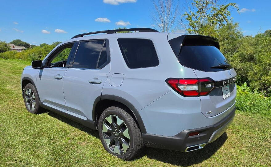 2026 Honda Pilot AWD Elite left rear