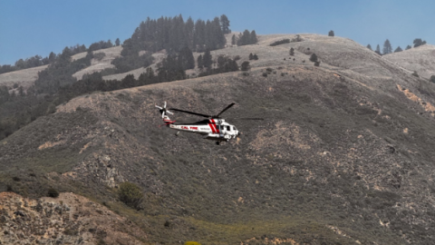 Cal Fire helicopter heads to Plaskett Fire.