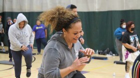 A woman lifts her kneww