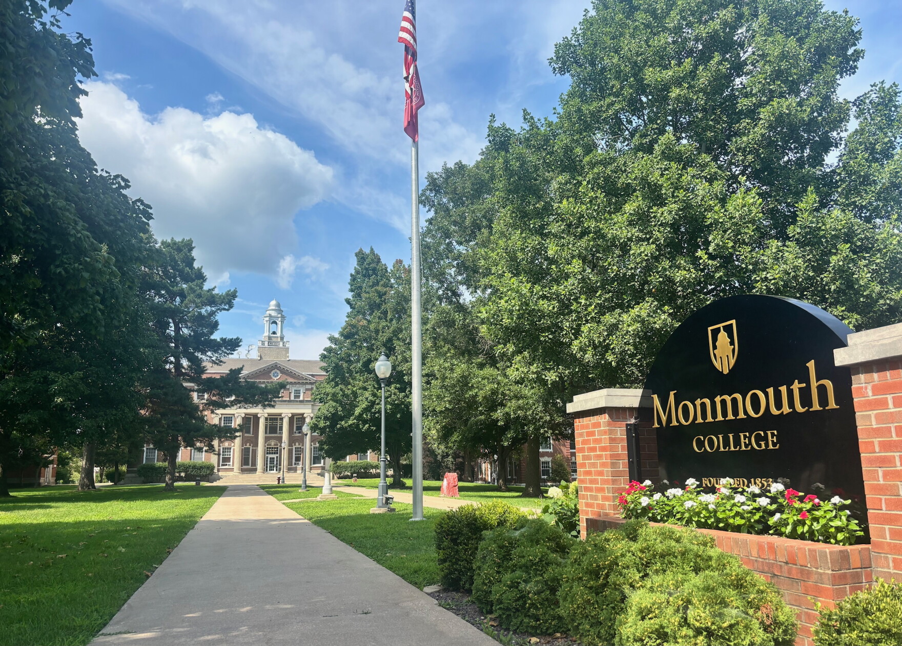 Monmouth College phasing out ten majors, enhancing other programs