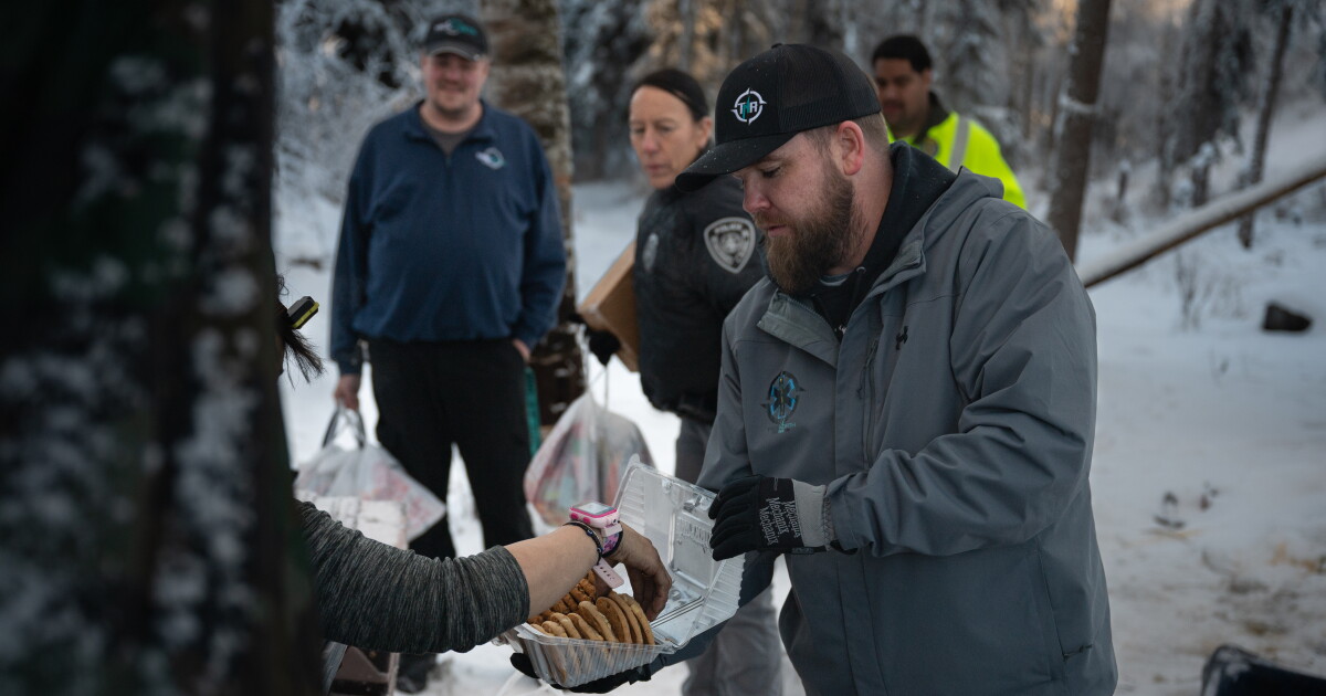 Anchorage police pair with peers in recovery