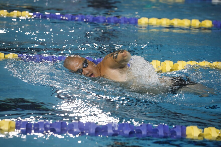 Lammers swims during the 2019 Department of Defense Warrior Games in Clearwater, Fla.