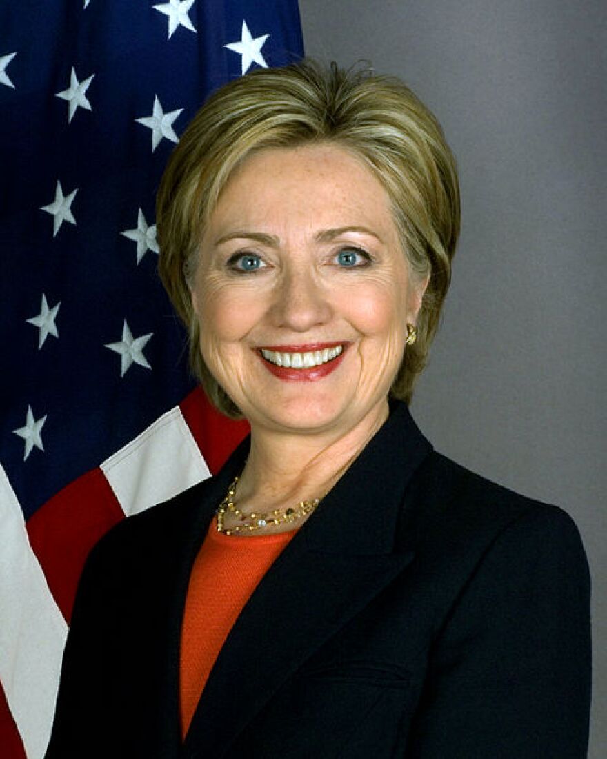 479px-Hillary_Clinton_official_Secretary_of_State_portrait_crop.jpg