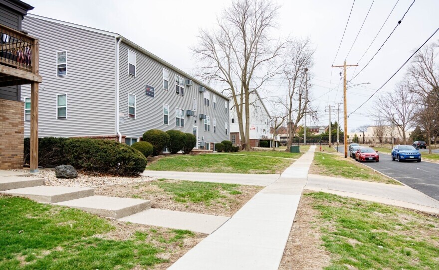 El tiroteo ocurrió en la cuadra 700 de Franklin Avenue en Normal. Es una zona situada justo al sur de las vías del tren, con una mezcla de apartamentos y casas ubicadas entre ISU y el complejo Carle BroMenn Medical Center.