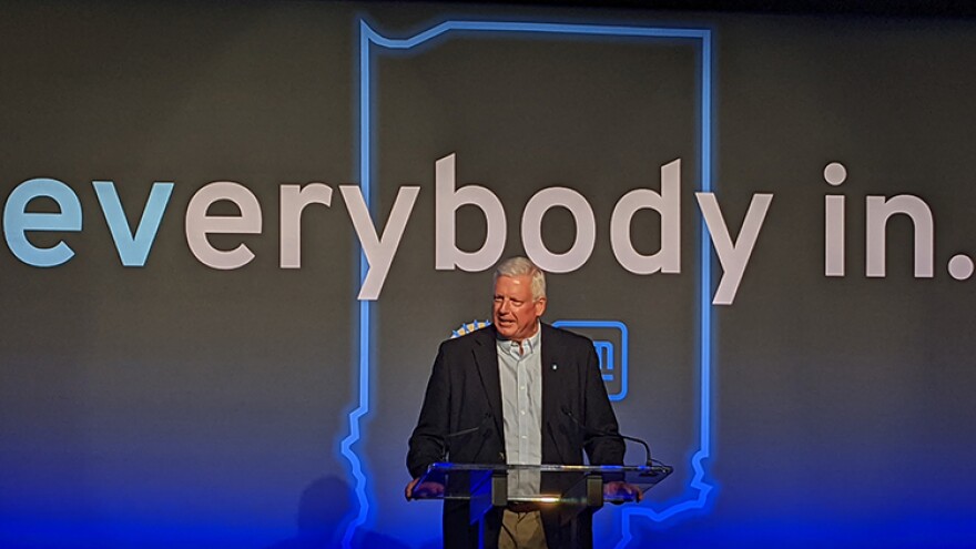 Marion Mayor Jess Alumbaugh thanks GM for bringing new machines and keeping workers employed.