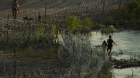  Migrants attempt to cross the Rio Grande at Eagle Pass, Texas in July 2023