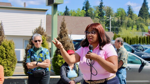 U.S. Rep. Janelle Bynum, D-Oregon, speaks with constituents in Silverton.