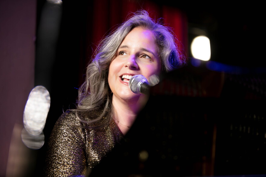 Kat Parson's singing live into a microphone