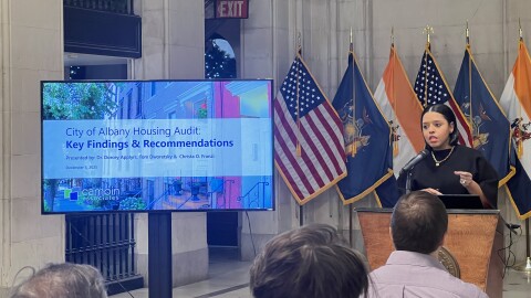 Mayor-elect Dorcey Applyrs presenting the findings of the audit