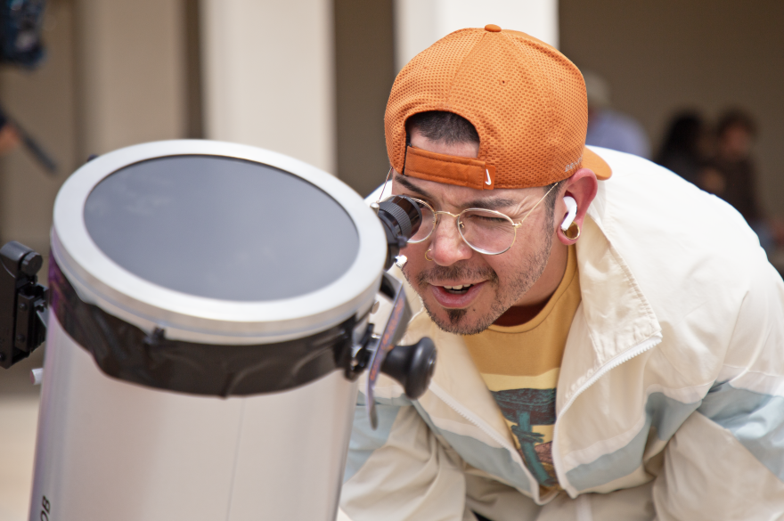 El Pasoans catch glimpse of solar eclipse
