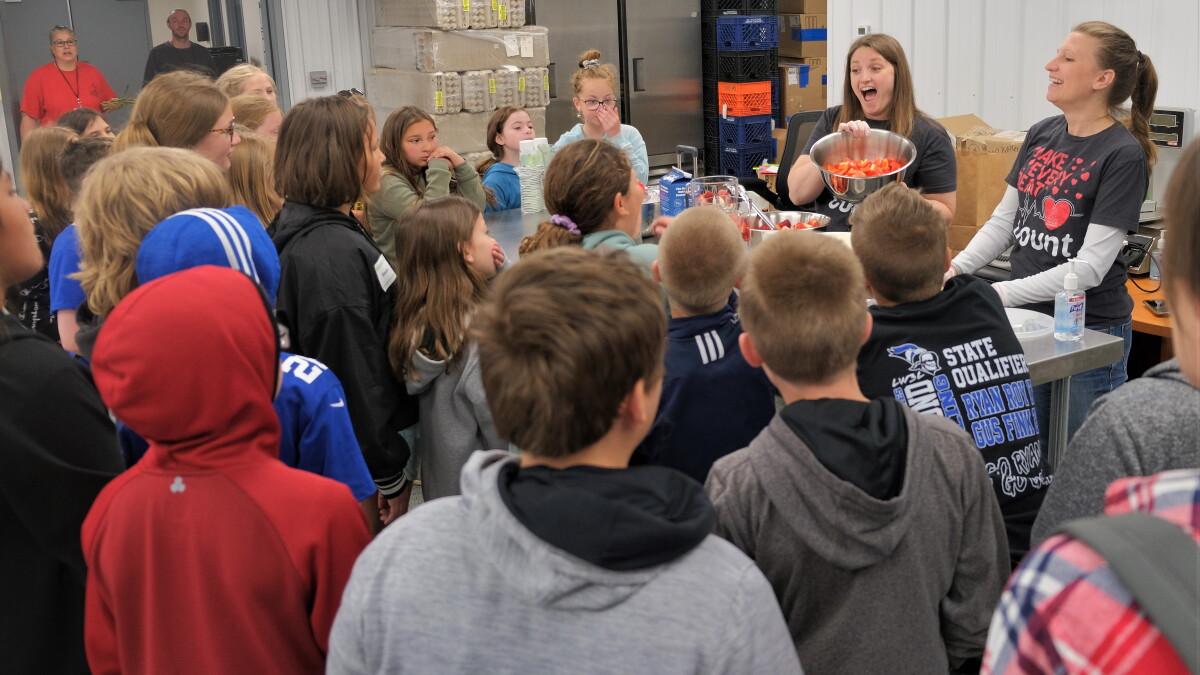 Forest County 4th graders spend a day at the Forest County Potawatomi Farm - Vimarsana News