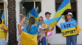 Supporters of Ukraine attend a rally in Sunny Isles, FL, in March 2022.(WUSF)