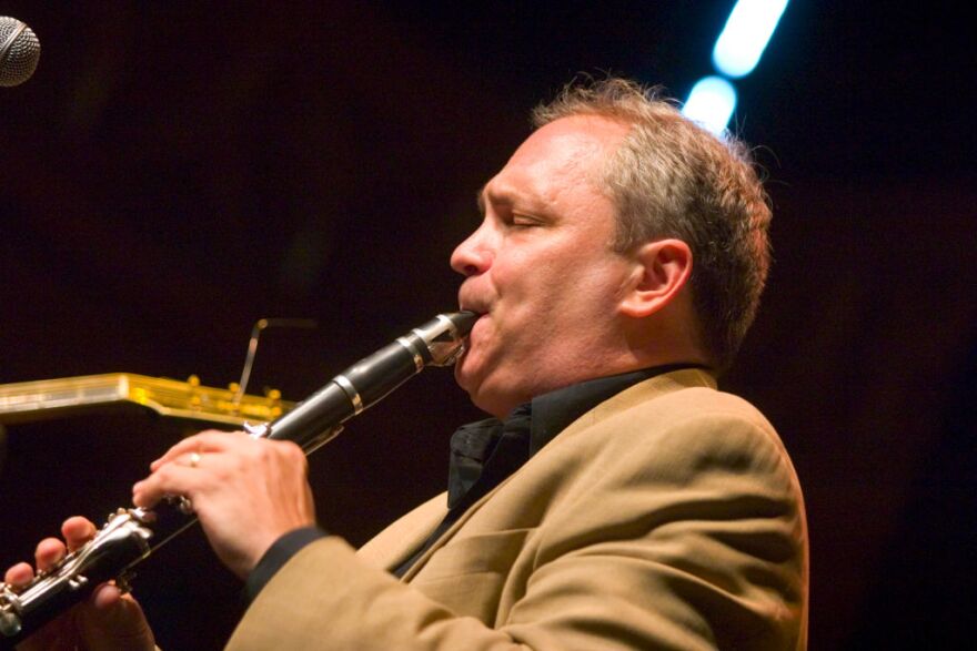 Clarinetist and tenor saxophonist Ken Peplowski, performing at the Edinburgh Jazz & Blues Festival in 2005.