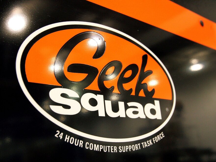 Documents show the FBI paid technicians on Best Buy's Geek Squad for reporting suspected child pornography found during computer repairs.