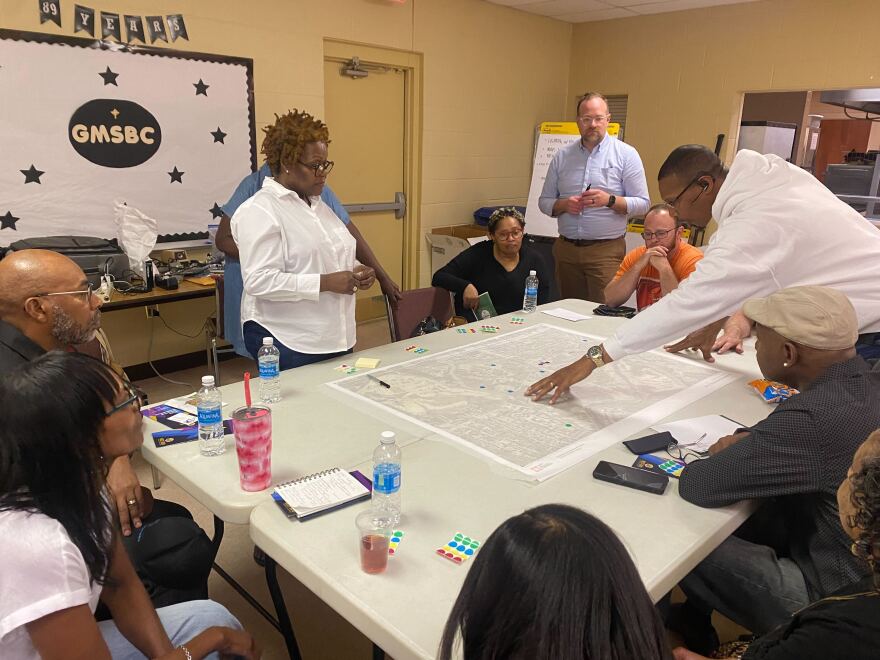 Community members pinpoint areas of strengths, weaknesses, opportunities, and concerns along the West Boulevard corridor.