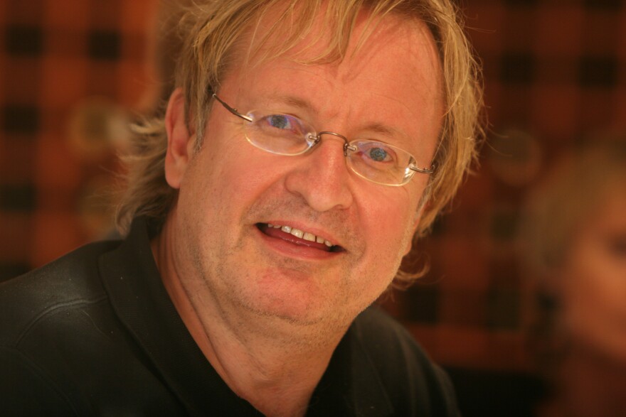 Documentary filmmaker and Kalamazoo College alum John Davies.