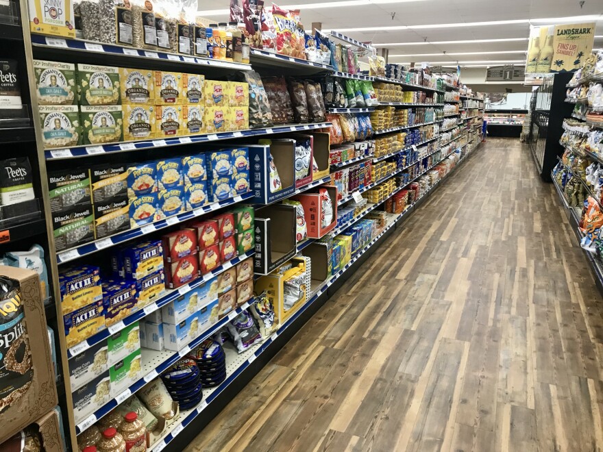 Empty aisles tell the story of algae's exonomic impact on Sanibel