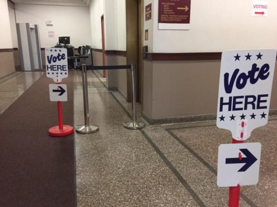 Voting signs at Sangamon County building