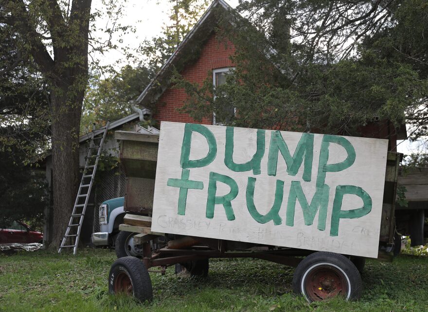 A sign reading "Dump Trump" is seen on the front yard of a home on Oct. 13, 2019, in Iowa. (Joe Raedle/Getty Images)