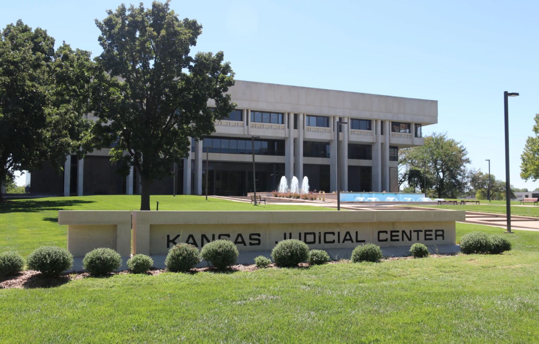Voters will decide how to pick Kansas Supreme Court justices. But how ...