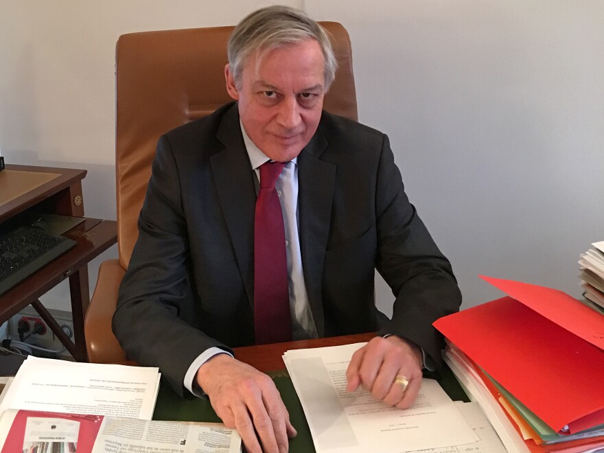 Christian Noyer, former head of Banque de France, is working to promote Paris as a financial center competitive with London.