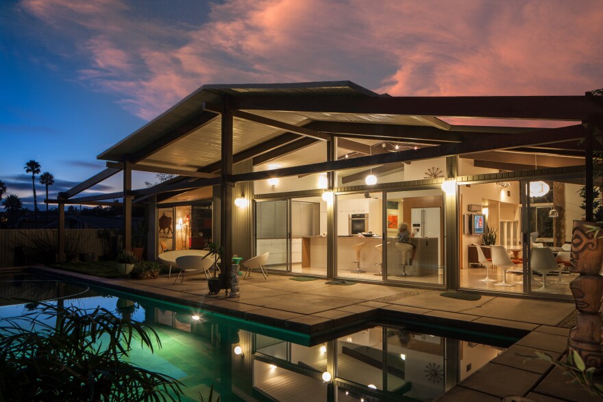 Realtor Chris Menrad says Krisel's homes have "a very big connection with the outdoors." (Pictured: Sand Diego tract house designed by Krisel and developed by Leonard Drogin.)