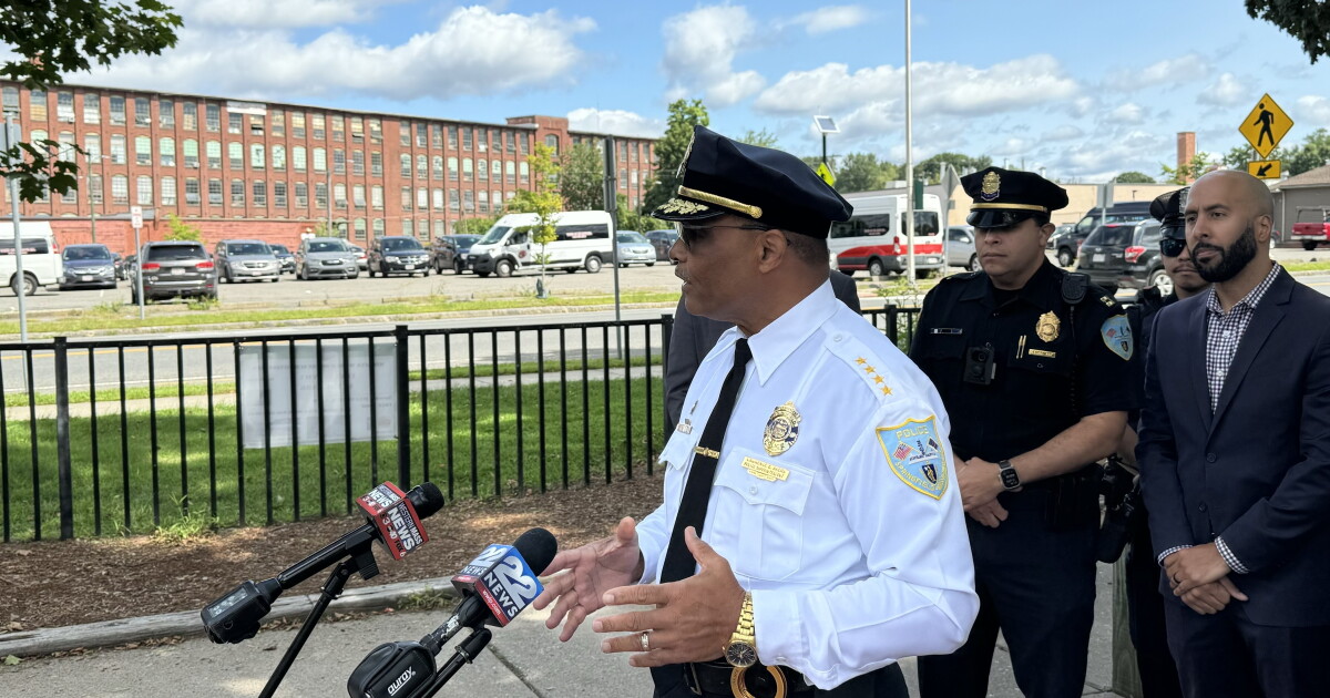Springfield Police starting to 'walk the beat' again | New England ...