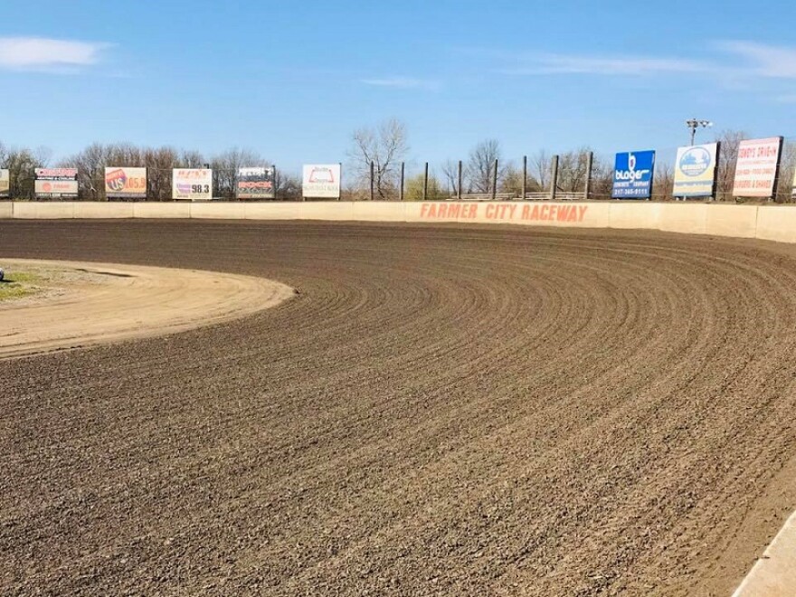 track at Farmer City Raceway