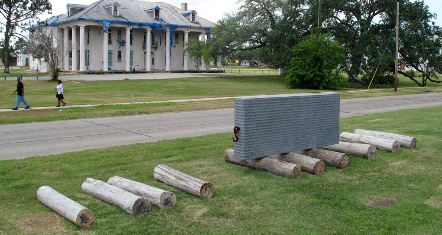 Located in the artist's former New Orleans neighborhood of Gentilly, Saucedo's <em>Flood Marker</em> commemorates the victims of Hurricane Katrina.