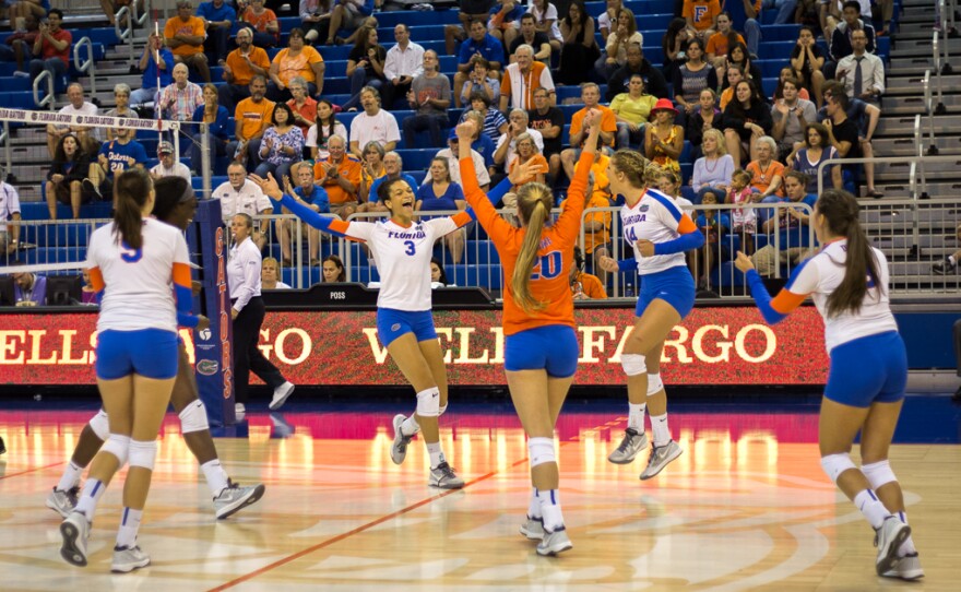 Alex Holston (3) and the rest of the Florida team celebrate after scoring.